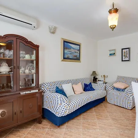 Charming Holiday In بيت للعطل